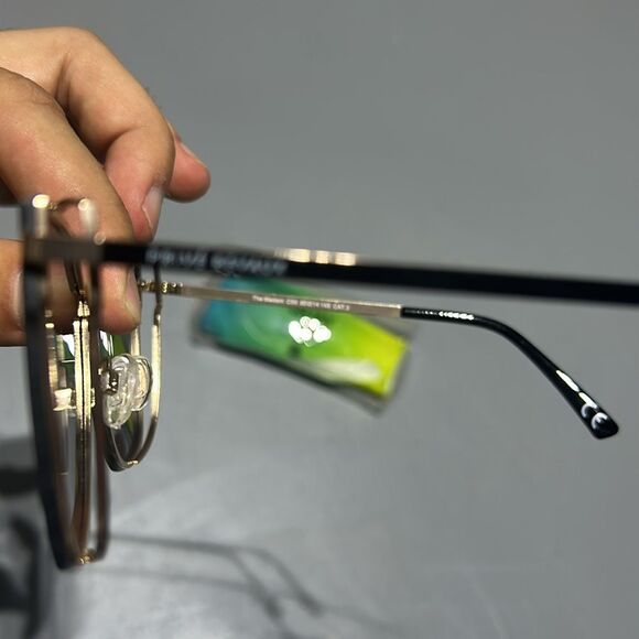 Women’s Sunglasses with Case and Cloth - Picture 4 of 8